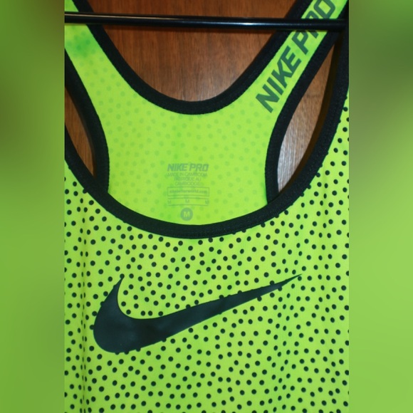 Nike Women's Yellow and Black tank SIZE MEDIUM - Picture 3 of 4